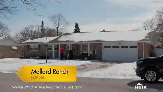 house-hunting-in-illinois-cody-and-britneys-400k-dream-home-journey