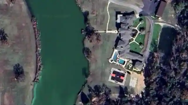 exploring-deion-sanders-luxurious-real-estate-portfolio