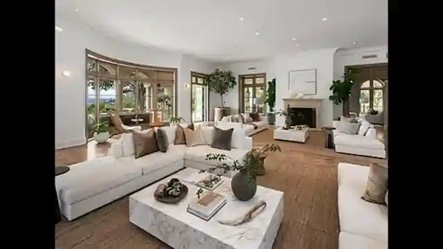 drakes-lavish-properties-beverly-hills-mansion-to-texas-ranch