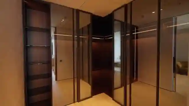 luxurious-mumbai-penthouse-critique-opulence-wealth-disparities-and-design-flaws