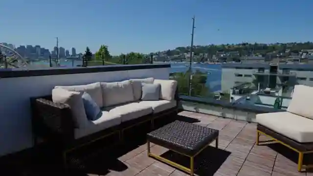 discover-seattles-vibrant-east-lake-luxury-homes-waterfront-dining-community