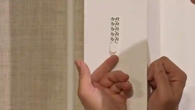 expert-tips-for-hanging-picture-frames-velcro-vs-adhesive-strips