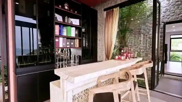 luxury-thai-mansion-critique-design-flaws-and-staging-tips